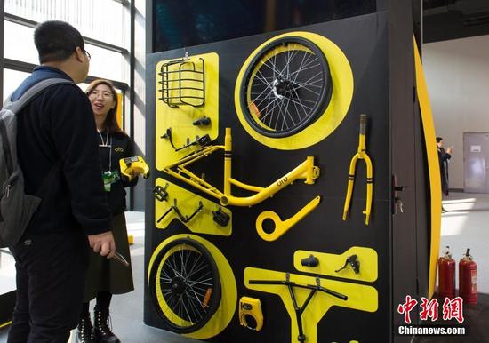 圖為最新型小黃車展示。