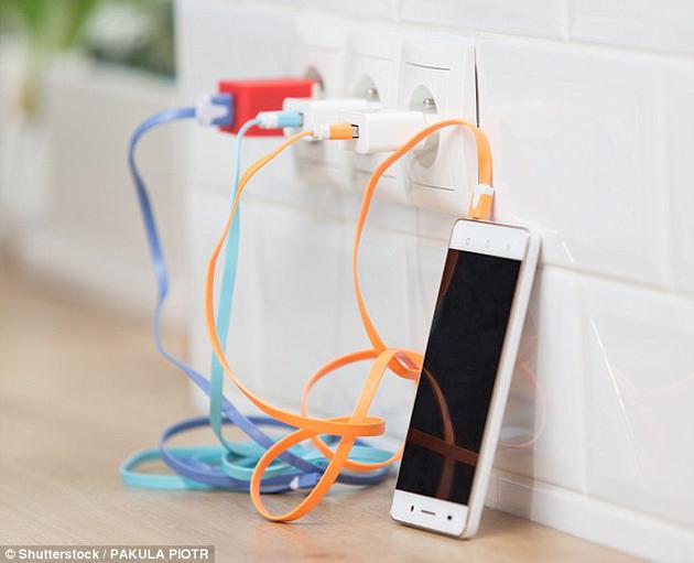 電池科學家和工程師稱，當前電池的主要問題是“容量衰減”。這是熱力學第二定律的結(jié)果，熱力學第二定律指出，只要有一些真實的過程發(fā)生，它就會在該過程中浪費一定數(shù)量電能，并且無法恢復(fù)。