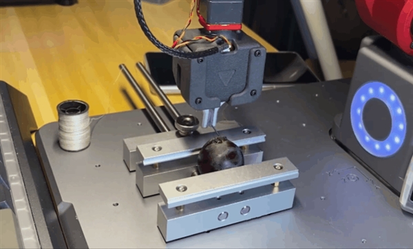 華為天才少年稚暉君更新！自制同步現(xiàn)實(shí)機(jī)械臂、可遠(yuǎn)程做縫合手術(shù)